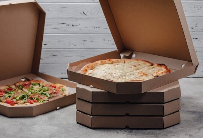 Quais fatores considerar ao selecionar um fabricante de caixas de pizza?